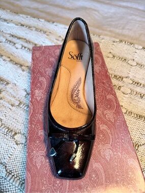 Women’s Sofft Sarina Brown Patent Leather low pumps
